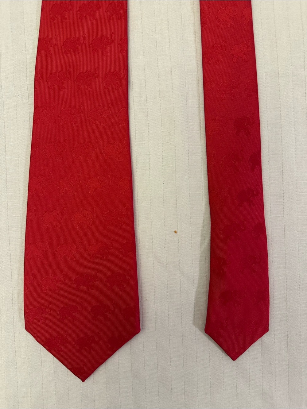 Hermès Red Elephant Silk Tie Made in France